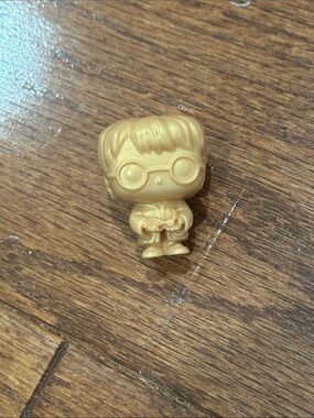 Kinder Joy Funko Pop Gold Harry Potter Figure
